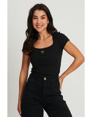 10134055_060_1-PW-BLUSA-DECOTE-RETO-C--MANGA