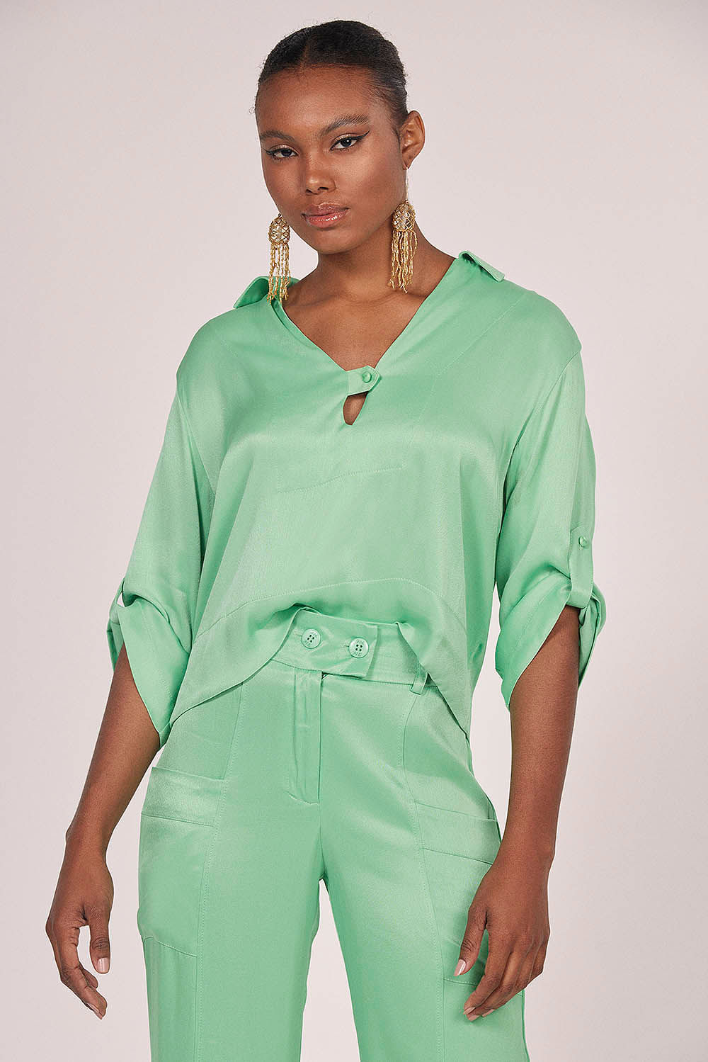 Blusa Feminina Crepe Slim Detalhe Decote Smk Verde Claro
